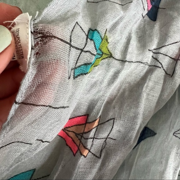 Abstract printed grey scarf - Picture 4 of 6